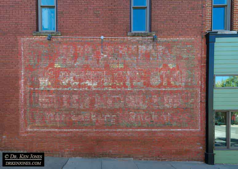 _ghostsigns_jpegs/MO_Warrensburg_RacketStore_00.jpg