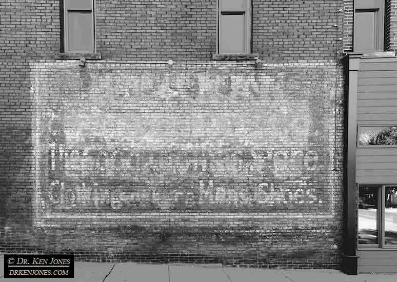 _ghostsigns_jpegs/MO_Warrensburg_RacketStore_02.jpg