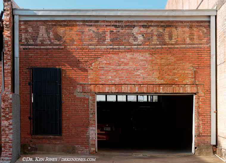 _ghostsigns_jpegs/TX_Lufkin_RacketStore_00.jpg